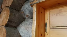 Монтаж окон и дверей в деревянном доме