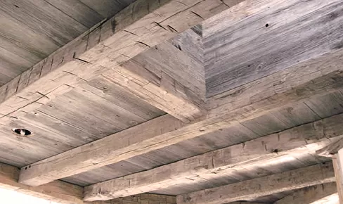 Отделка потолков в деревянном доме